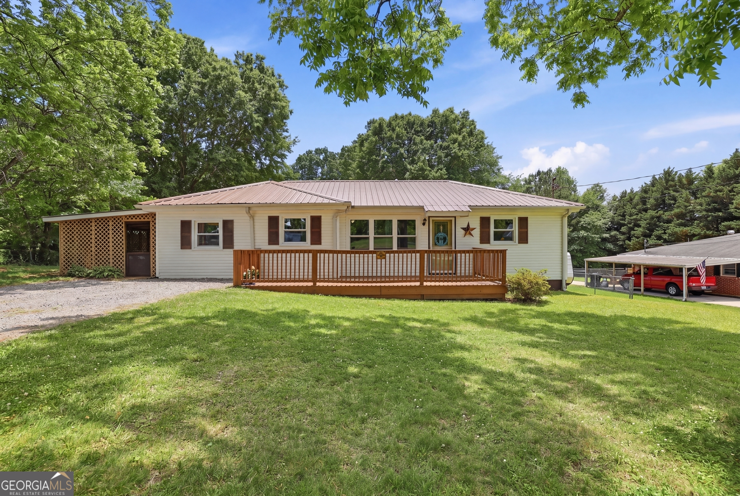 369 Skyline DR