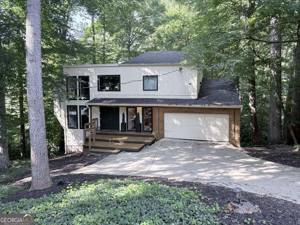 Photo of 1971 Woodsdale Road NE, Atlanta, GA 30324 (MLS # 10818163)