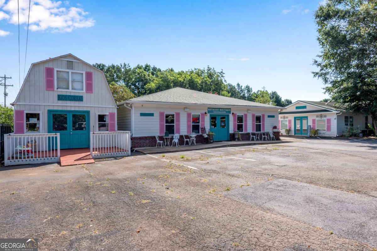 8024 E Cherokee DR