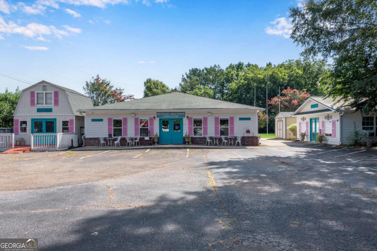8024 E Cherokee DR