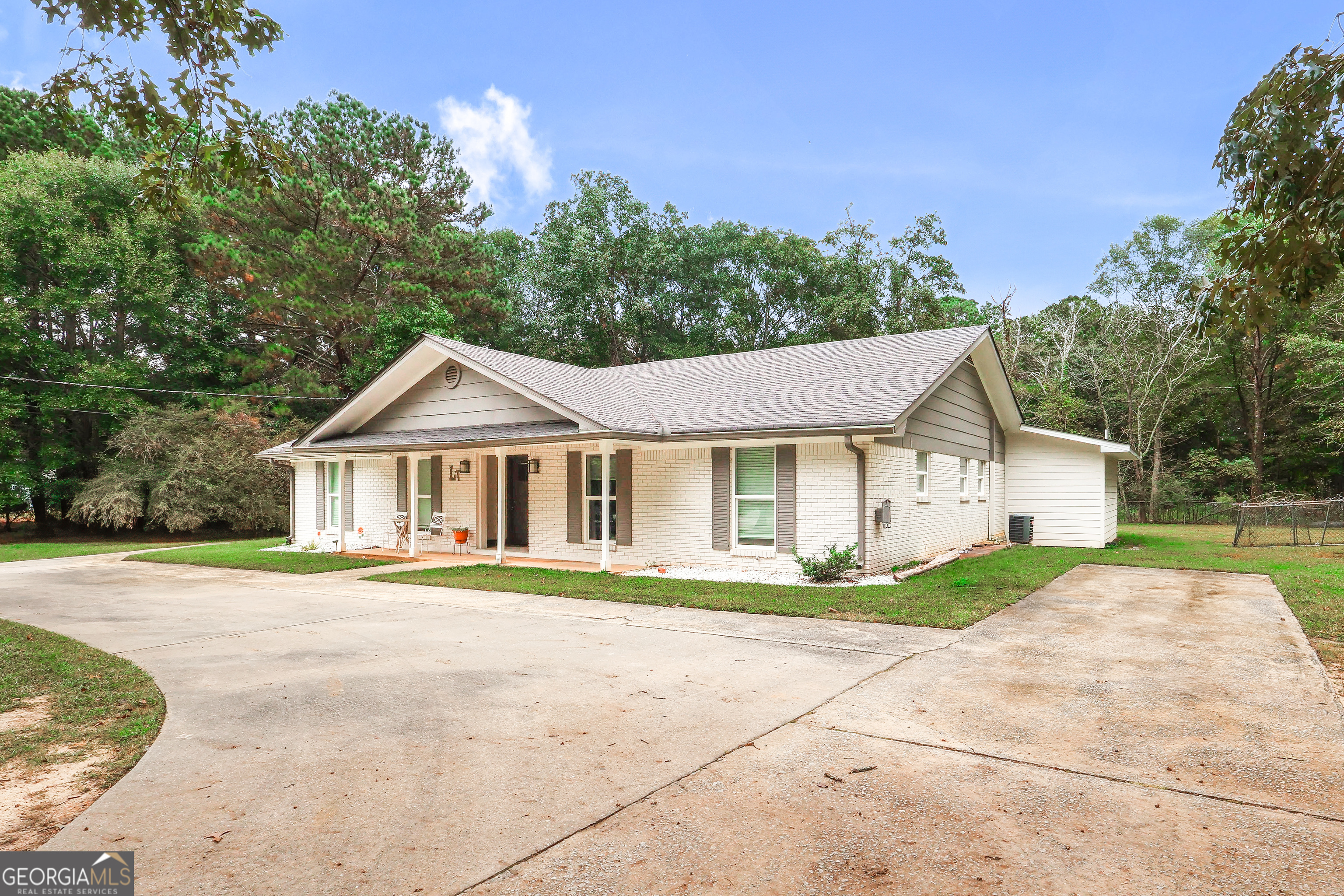 657 Senoia RD