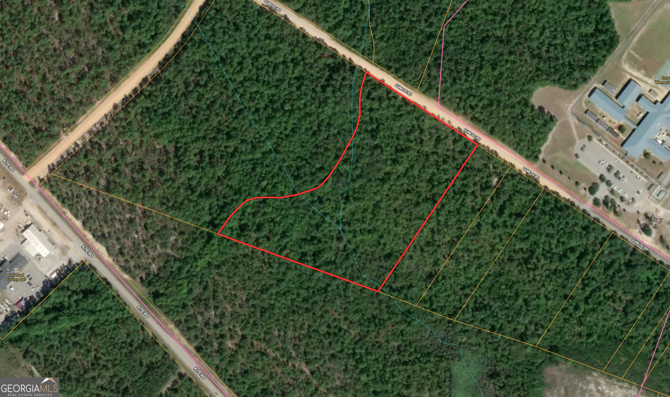Check out this 14.53-acre parcel located just outside the city limits of Swainsboro in Emanuel County, Georgia. This lightly wooded & level property features over 650 feet of paved road frontage along Gumlog Road and is just minutes from downtown Swainsboro and the Swainsboro Golf & Country Club. Both manufactured and traditional homes are permitted on the property. Travel Times: Less than 90 minutes to Savannah, Augusta, and Macon Approximately 4 hours to Charlotte, NC~ 5 hours to Birmingham, AL and Orlando, FL For navigation, use the neighboring address: 743 Gumlog Rd, Swainsboro, GA 30401 Contact the listing agent for an interactive map of the property.