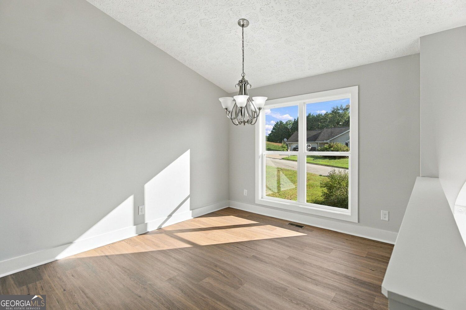 6035 Daffodil DR