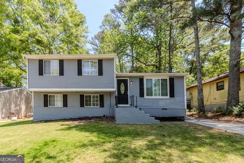 Photo of 2092 Countydown Lane, Stone Mountain, GA 30088 (MLS # 10631205)
