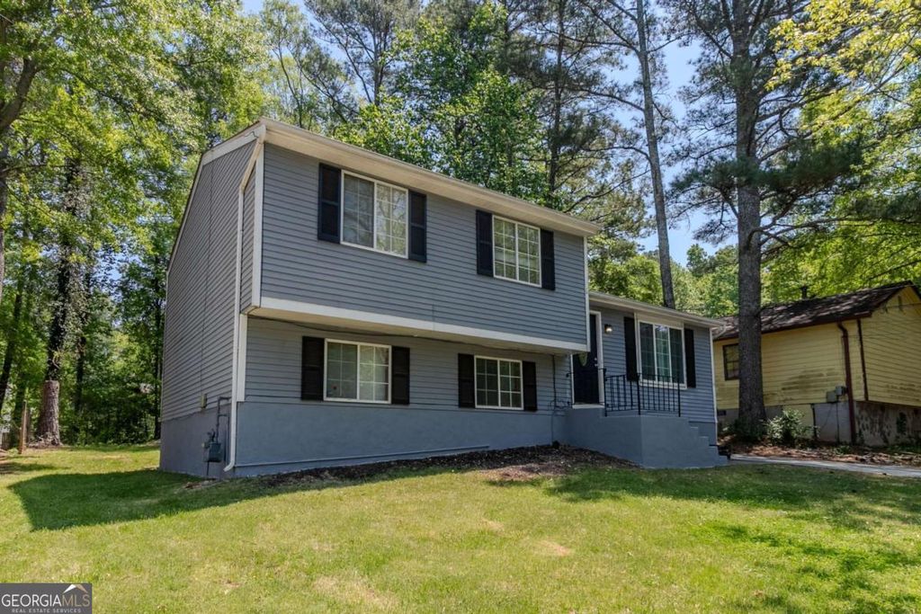Photo of 2092 Countydown Lane, Stone Mountain, GA 30088 (MLS # 10631205)