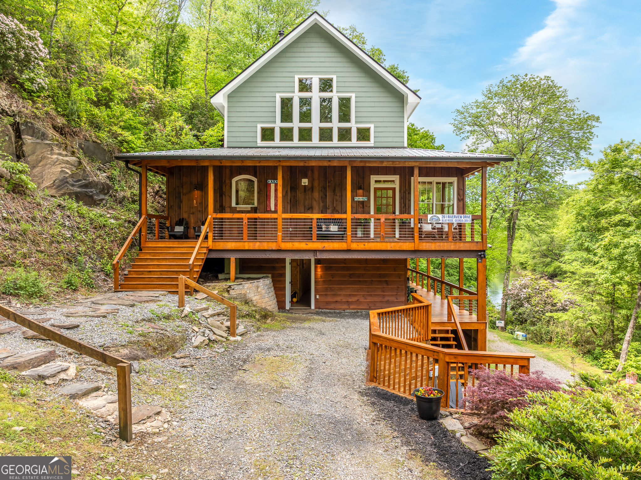 261 Riverview DR