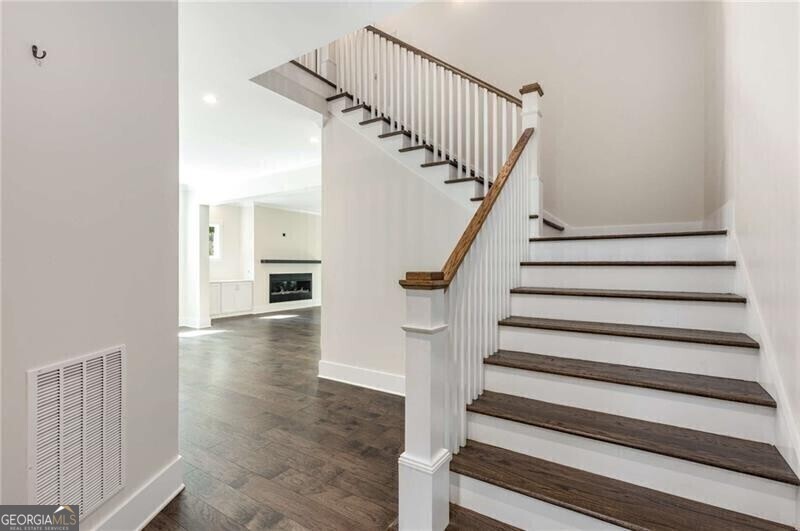 1006 Northcliffe DR NW