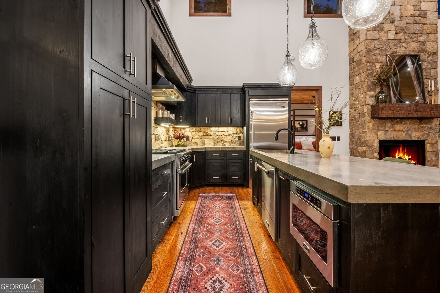 896 Locust LN