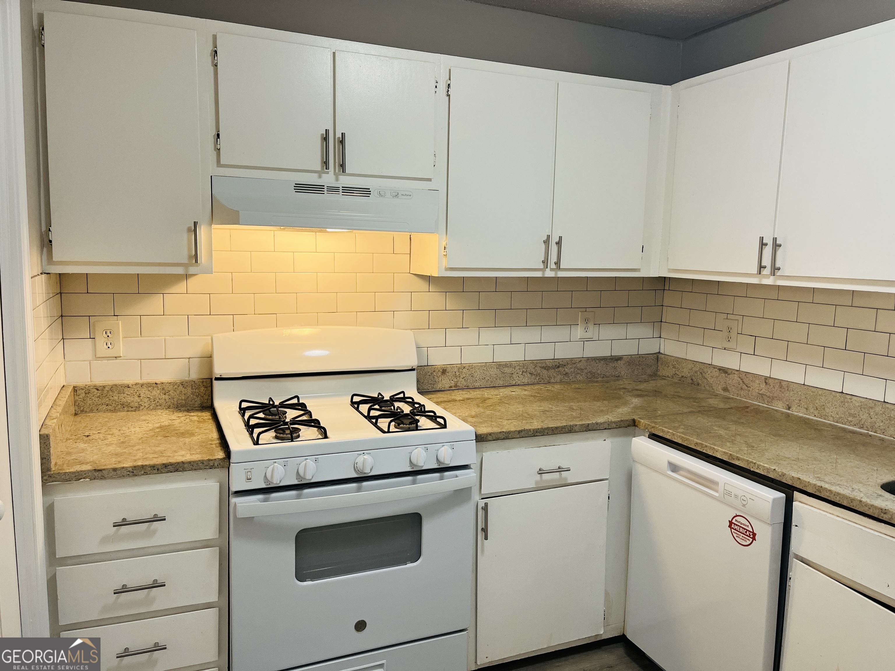 907 Silverwood DR 907