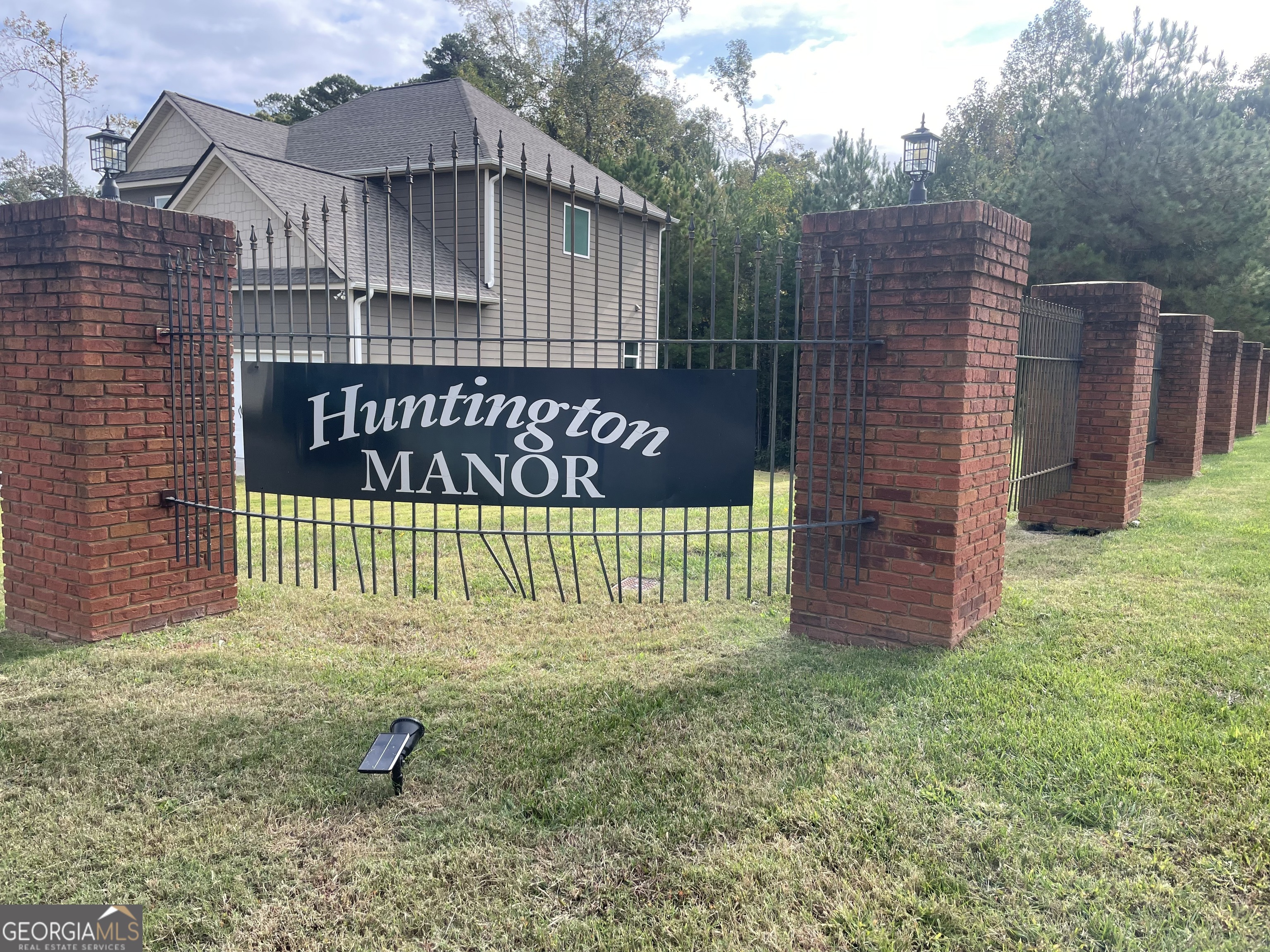 Huntington Manor - Residential