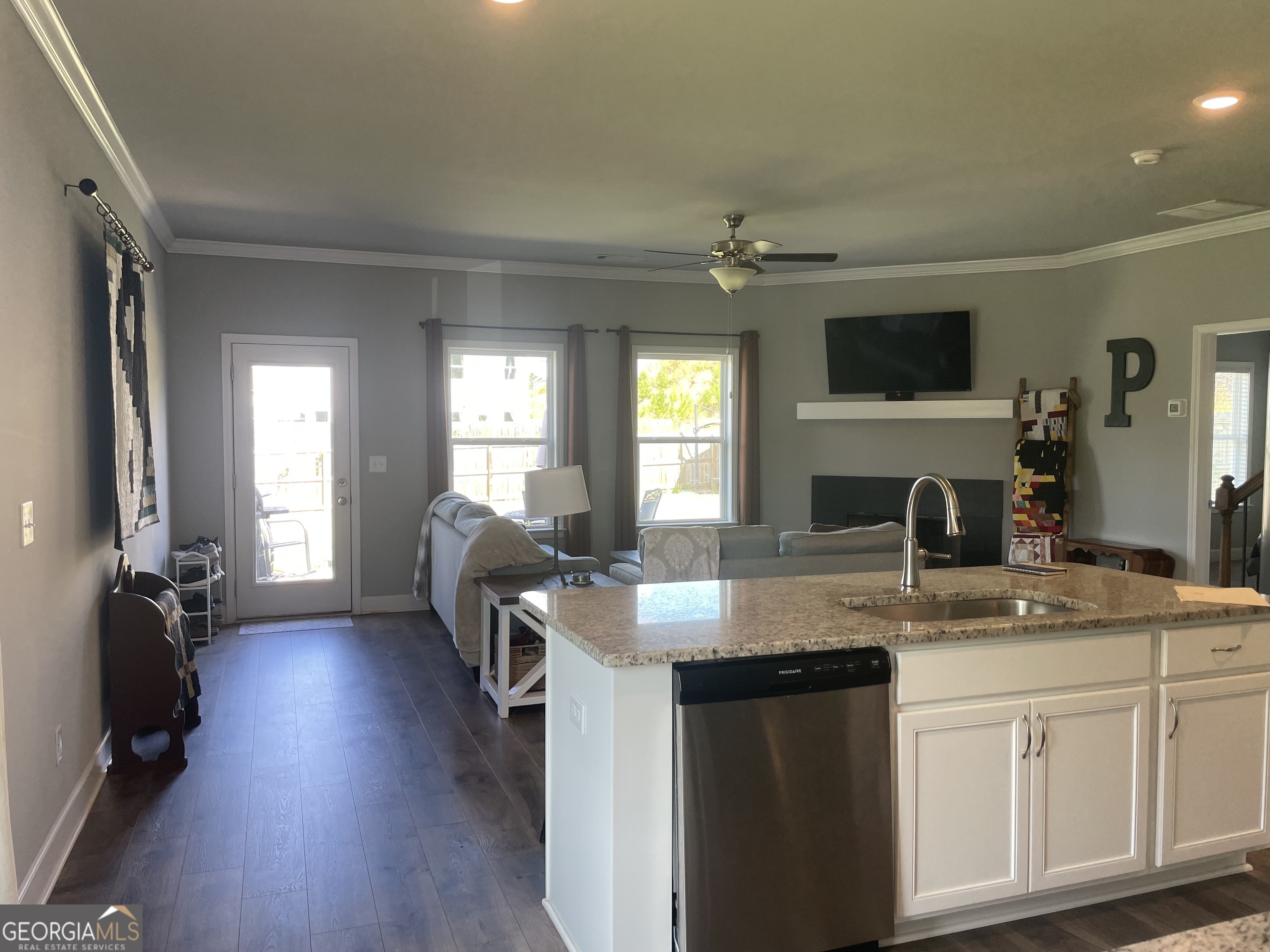 Huntington Manor - Residential