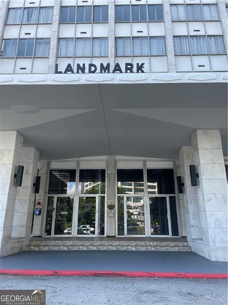Investment opportunity in downtown Atlanta. Airbnb permitted without HOA restrictions. Utilities inclusive of water, electricity, internet, gas, trash, pest control, security, lobby, concierge, pool, gym, landscaping, and laundry. The building's gym and pool are currently undergoing renovations. The unit offers spacious interiors with views of the Atlanta skyline. It is conveniently located near shopping, schools, and restaurants. The unit requires some cosmetic attention, and the pricing reflects this. Cash and conventional financing are the accepted methods. The unit is located on the 2nd floor, the last two doors on the left after exiting the elevator.