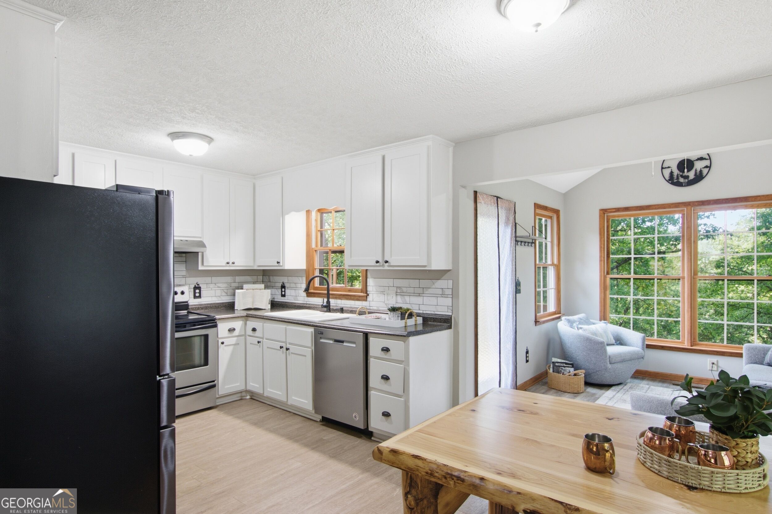 699 Cobblestone LN