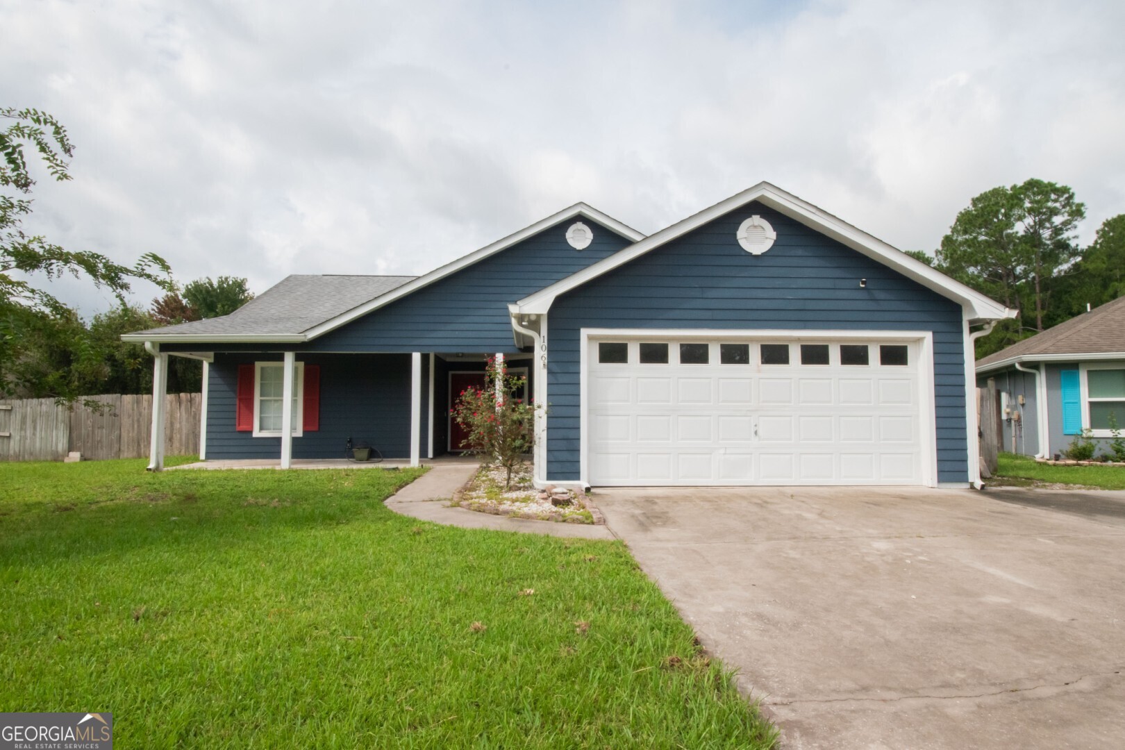 MOVE IN READY Priced under Market. Close to Schools (Elementary, High School & College) Close the Shopping and the The Militaty Base Awesome Starter Home and we have secured Preferred rates and Terms for those that Qualifiy. Cul DE Sac Location so no Drive by Traffic