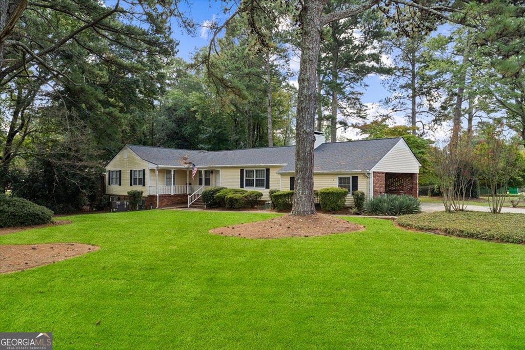 Photo of 595 Hembree Road, Roswell, GA 30076 (MLS # 10867140)