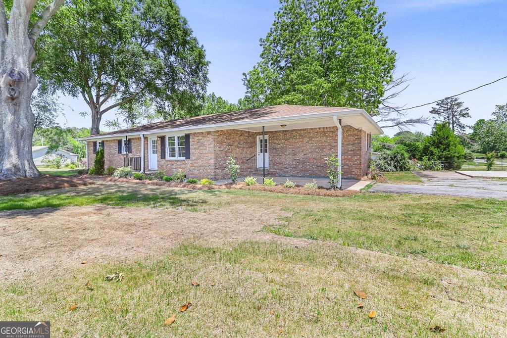 Photo of 55 Welcome To Sargent Road, Newnan, GA 30263 (MLS # 10664289)