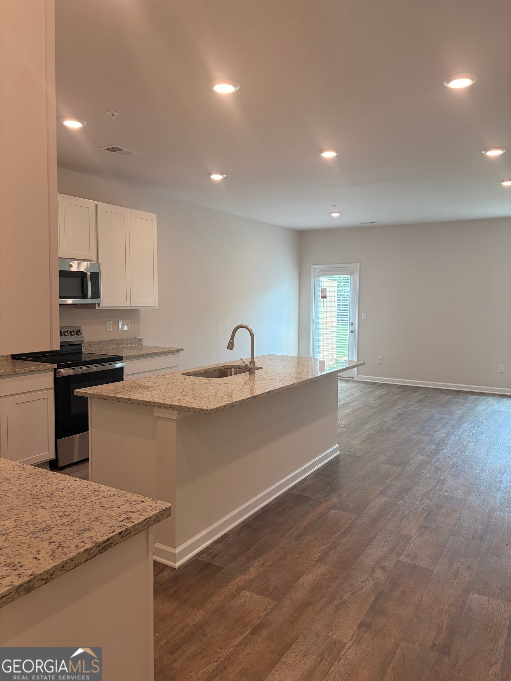 8318 Columbia CT
