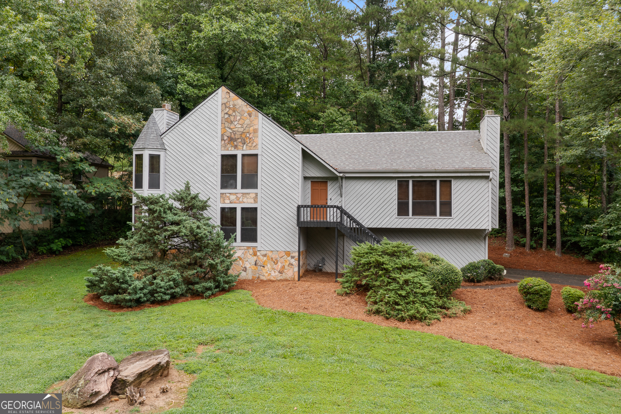 Welcome Home! This beautifully maintained tri-level Marietta home is move-in ready with brand new carpet and fresh, neutral paint throughout. The bright, open floor plan offers plenty of space for both relaxing and entertaining. A spacious living room flows into the dining area and kitchen, making daily life and hosting a breeze. The downstairs level features additional living space-perfect for a playroom or cozy family room-plus a bedroom with its own bathroom, ideal for an in-law suite, teen retreat, or private guest space. This home sits on a huge corner lot, and one of the only flat lots in the neighborhood. The property offers plenty of room to enjoy the outdoors. The optional HOA provides flexibility for your lifestyle, while the location puts you close to shopping, dining, parks, and top Cobb County schools. Comfort, versatility, and convenience all in one perfect package.