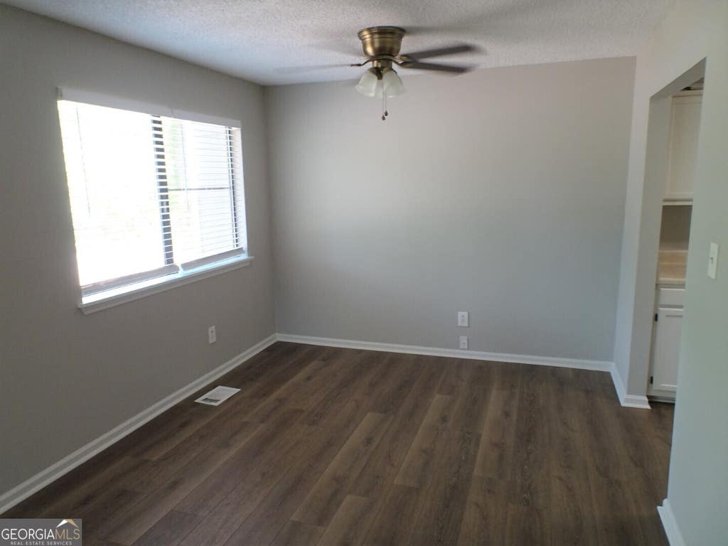 Photo of 13 Oakmount Drive, Newnan, GA 30263 (MLS # 10828311)