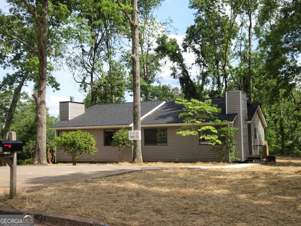 Photo of 13 Oakmount Drive, Newnan, GA 30263 (MLS # 10828311)