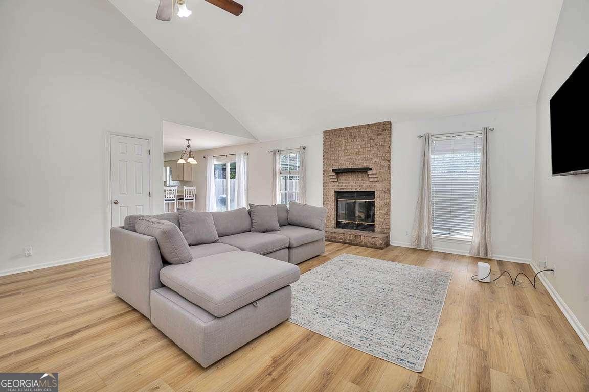 210 Glen Meadows CIR