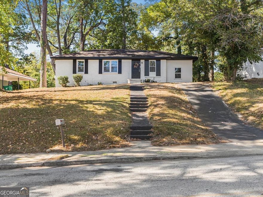 This brick beauty is giving major cozy-meets-modern energy. Fully renovated with fresh upgrades, it's move-in ready and perfectly positioned near the freeway and all your favorite food spots.  Inside, you'll find light-filled spaces, sleek finishes, and that open flow that makes entertaining feel effortless. Outside, there's room to chill or grill!