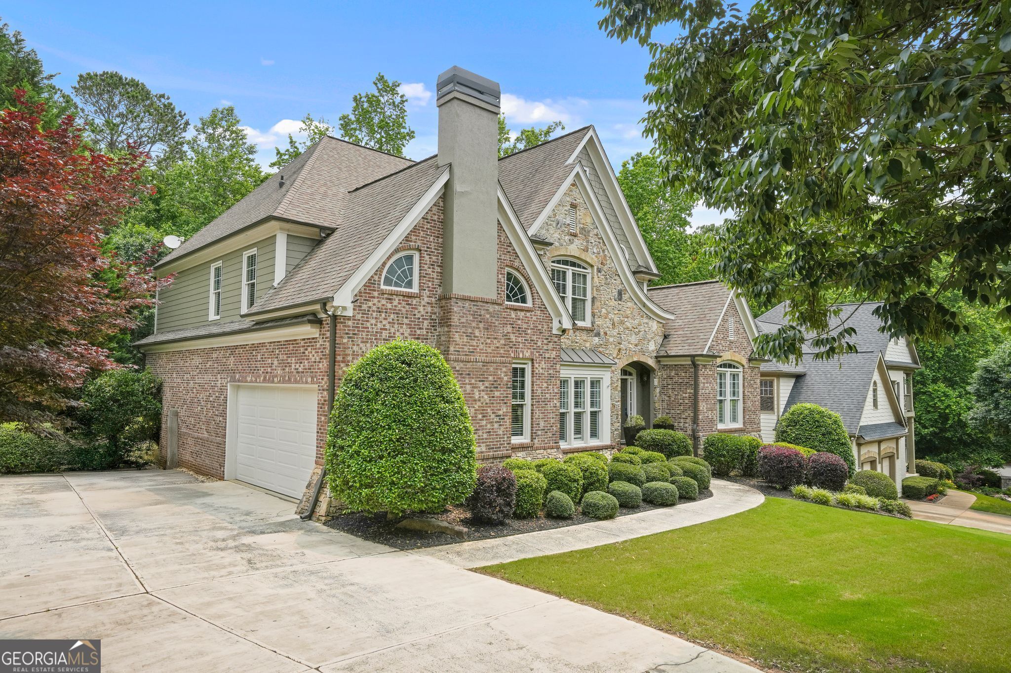 702 Crescent CIR