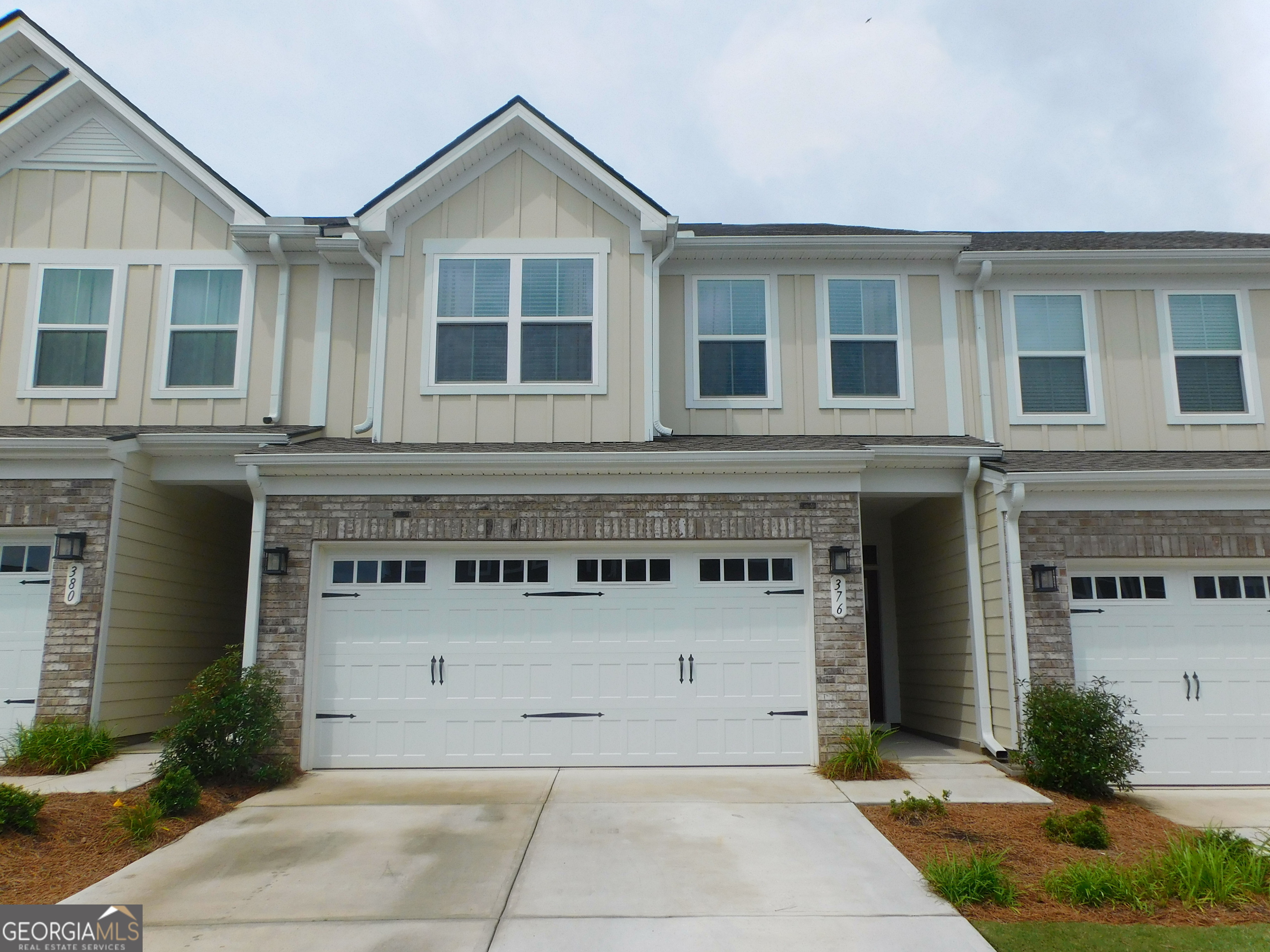 Like new 3-bedroom, 2.5-bathroom townhome in the highly sought after neighborhood, Twin Lakes. This spacious home features durable LVP flooring throughout the main level, an open-concept living area, and a modern kitchen with granite countertops, stainless steel appliances, and ample cabinet space. Upstairs, you'll find all three bedrooms, including a spacious primary suite with an en-suite bathroom, two additional bedrooms, a full hall bath, and a versatile loft area adding flexibility to the home. Backyard with no neighbors directly behind for added privacy. Enjoy access to community perks including 2 swimming pools, splash pad, fitness center, dog park, walking trails, and more. Conveniently located to Downtown Hoschton, Braselton, I85, brand new Publix and Kroger coming soon! Schedule a showing today!