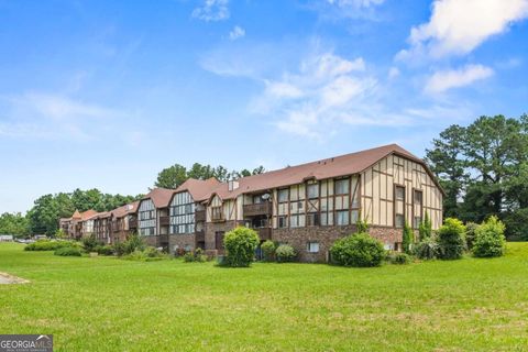 Photo of 124 Camelot Drive, Atlanta, GA 30349 (MLS # 10656949)