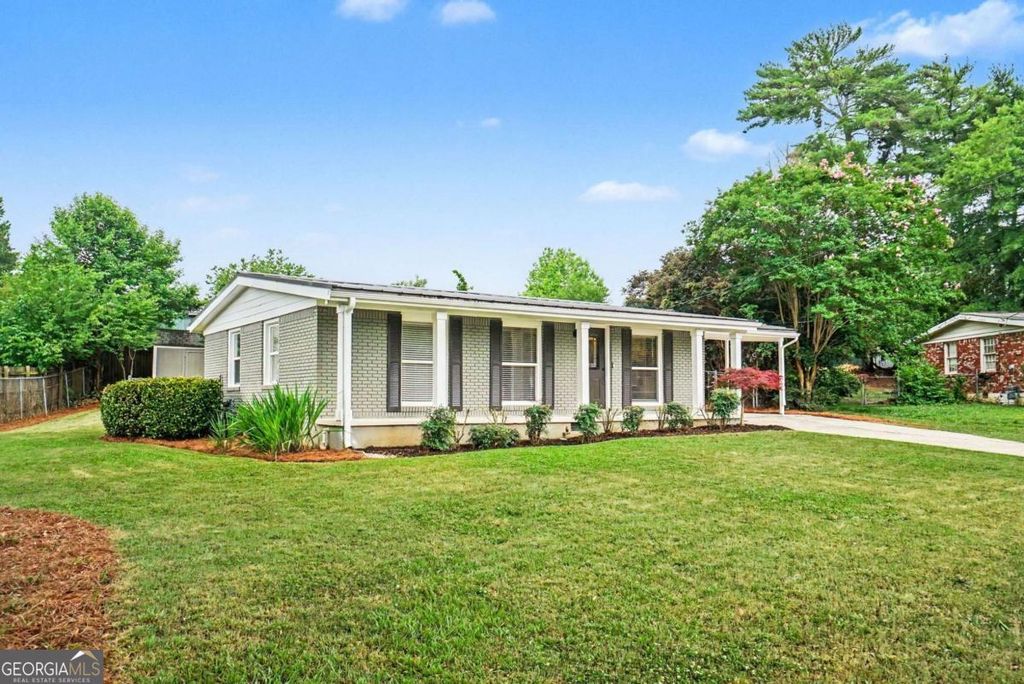 Photo of 1801 Lochlomand Lane SE, Smyrna, GA 30080 (MLS # 10774726)