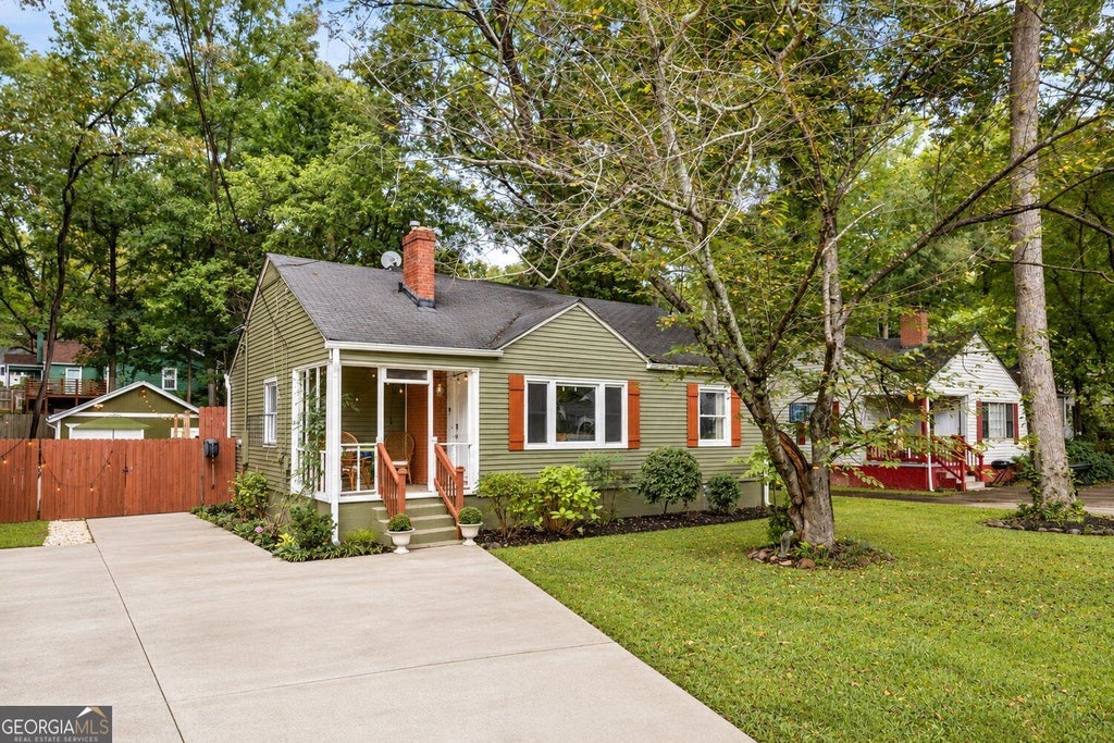 Photo of 1411 Lanvale Drive SW, Atlanta, GA 30310 (MLS # 10876498)