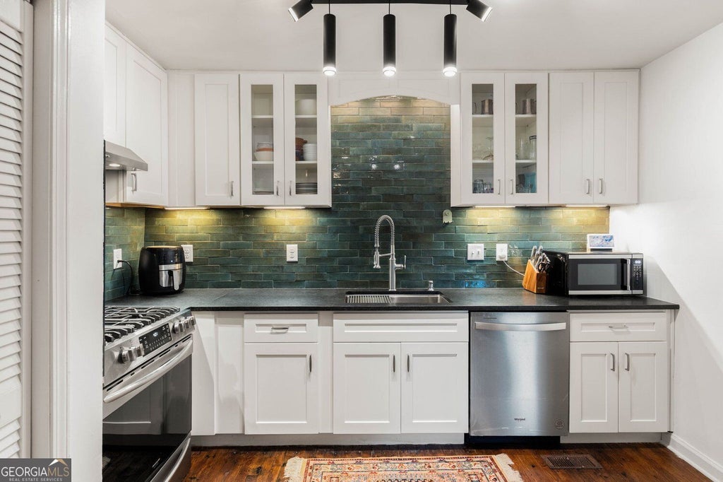 Photo of 1411 Lanvale Drive SW, Atlanta, GA 30310 (MLS # 10876498)