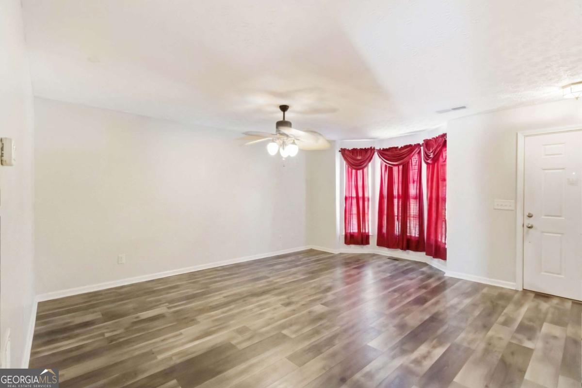 5559 Strathmoor Manor CIR