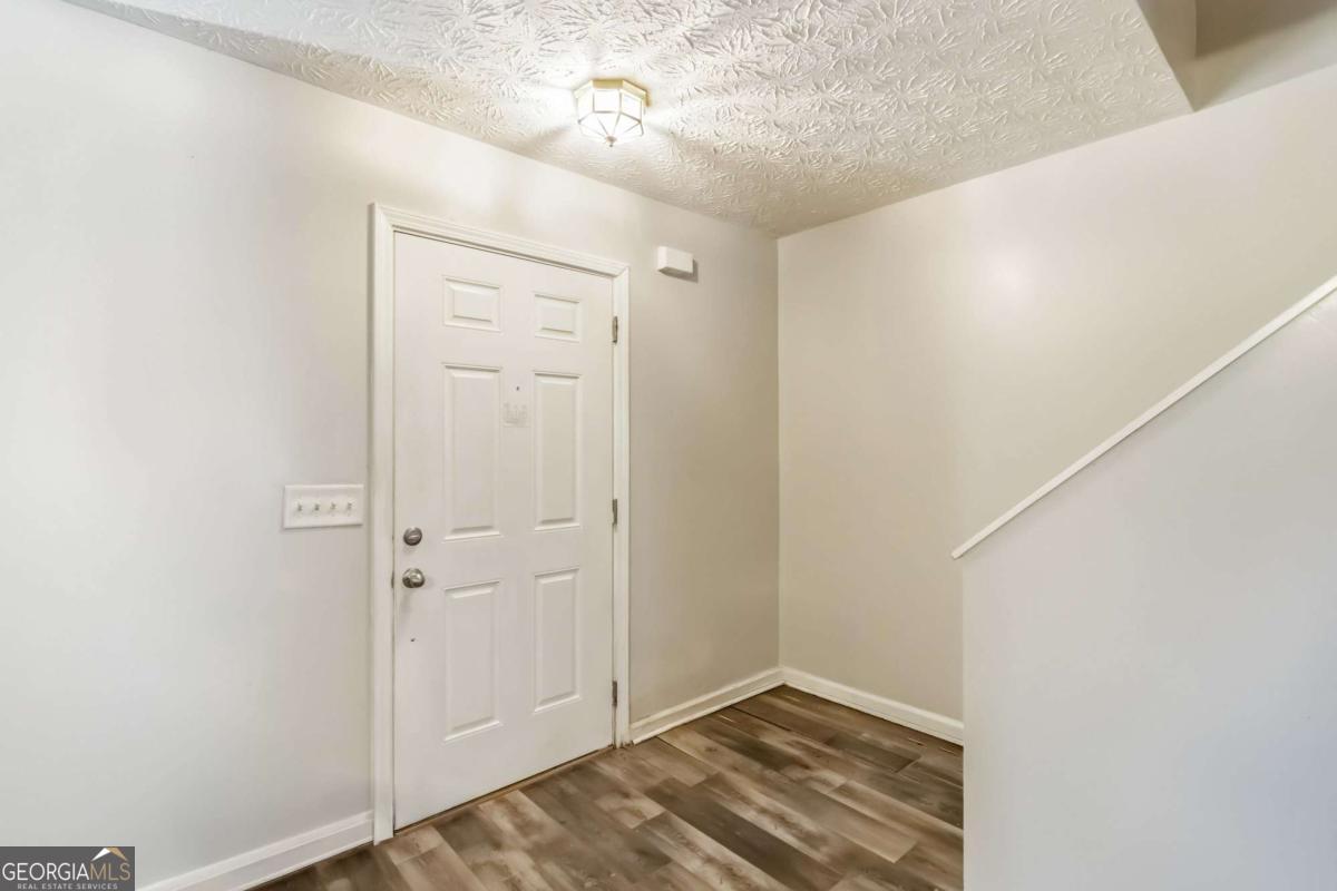 5559 Strathmoor Manor CIR