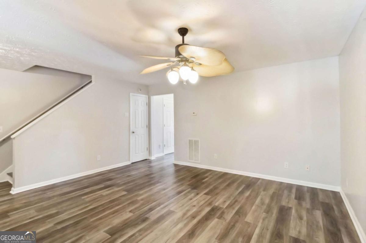 5559 Strathmoor Manor CIR