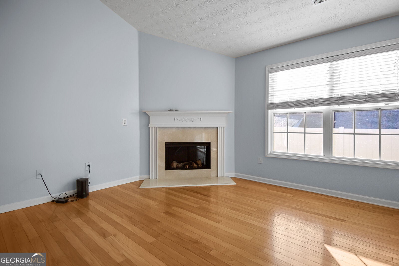 709 Village LN