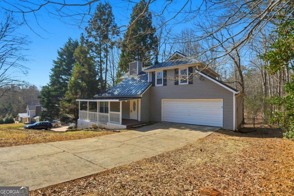 Photo of 4927 Wade Valley Way, Cumming, GA 30040 (MLS # 10690188)