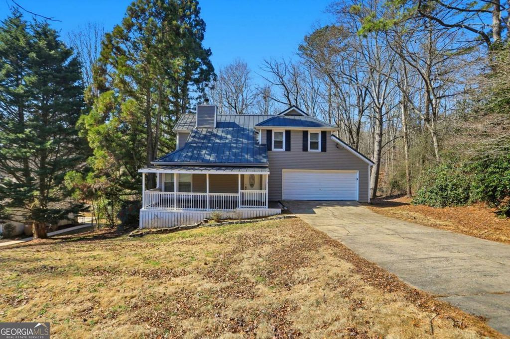 Photo of 4927 Wade Valley Way, Cumming, GA 30040 (MLS # 10690188)