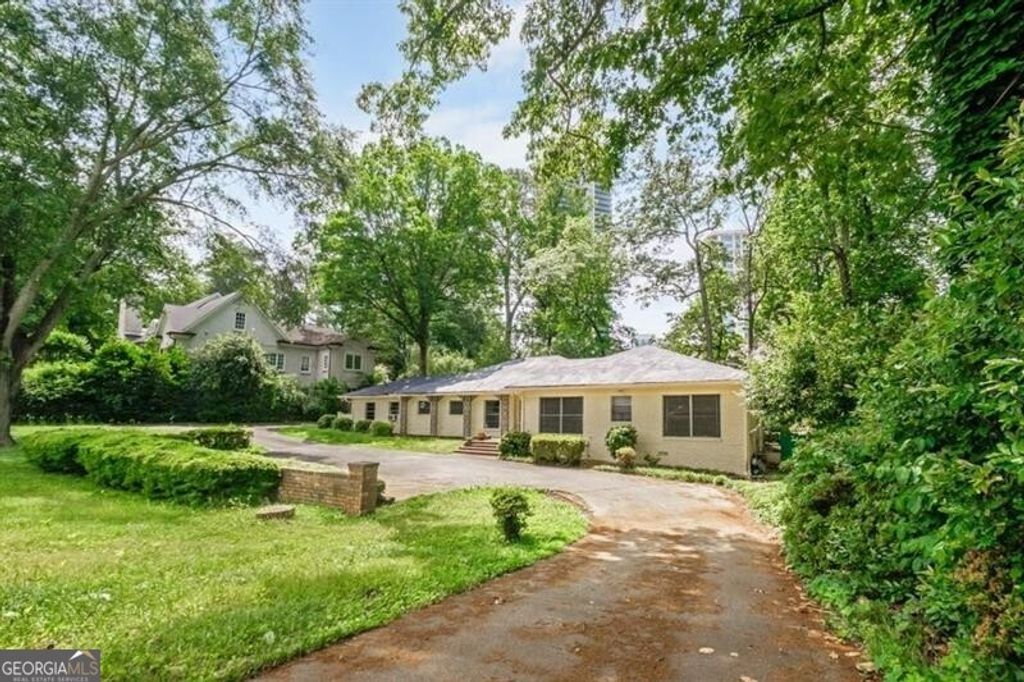 Photo of 757 Old Ivy Road NE, Atlanta, GA 30342 (MLS # 10661218)