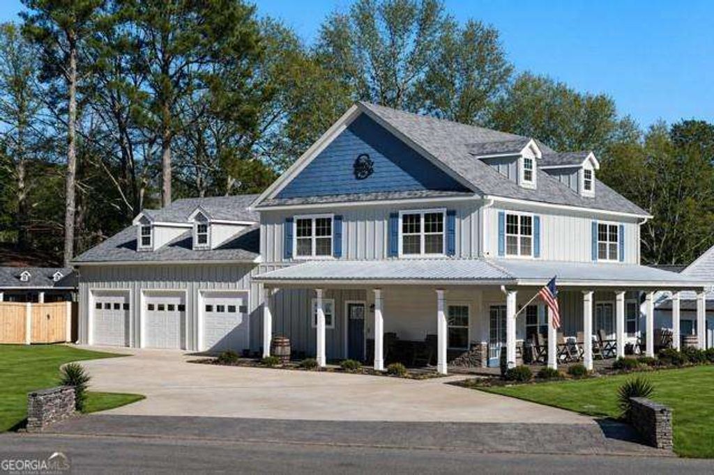 Photo of 547 CENTER Road SE, Cartersville, GA 30121 (MLS # 10755136)