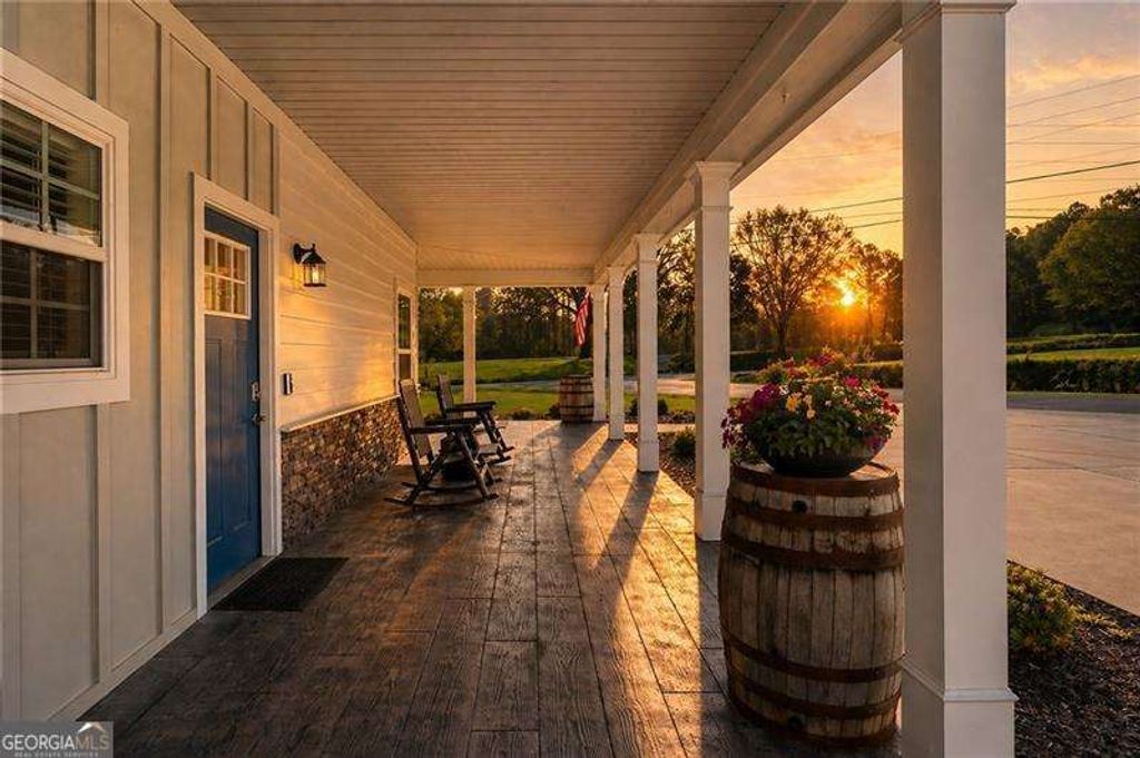 Photo of 547 CENTER Road SE, Cartersville, GA 30121 (MLS # 10755136)