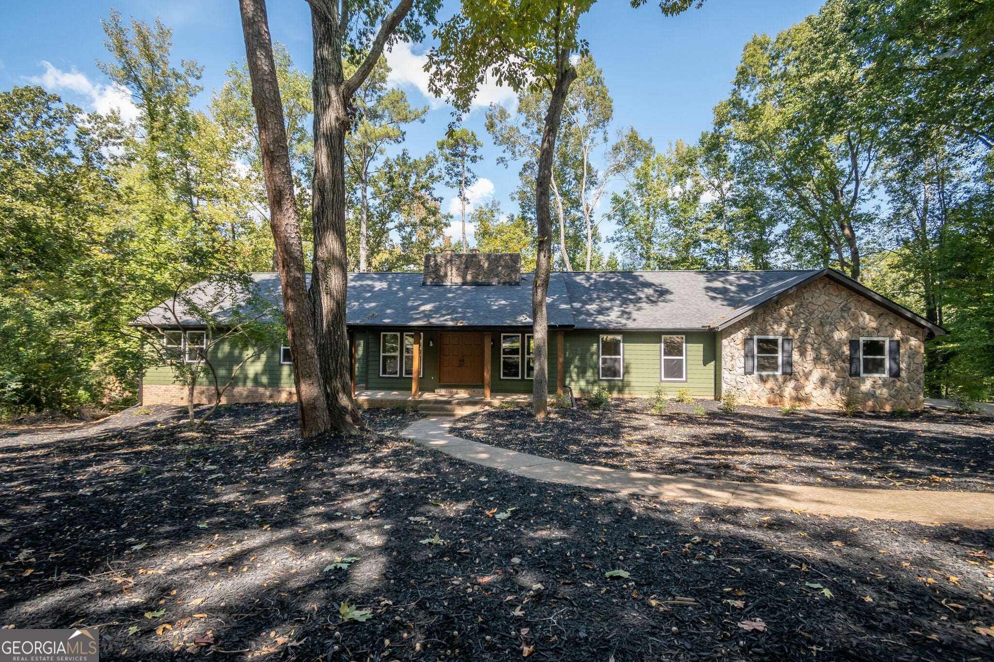 160 Lake Forest DR
