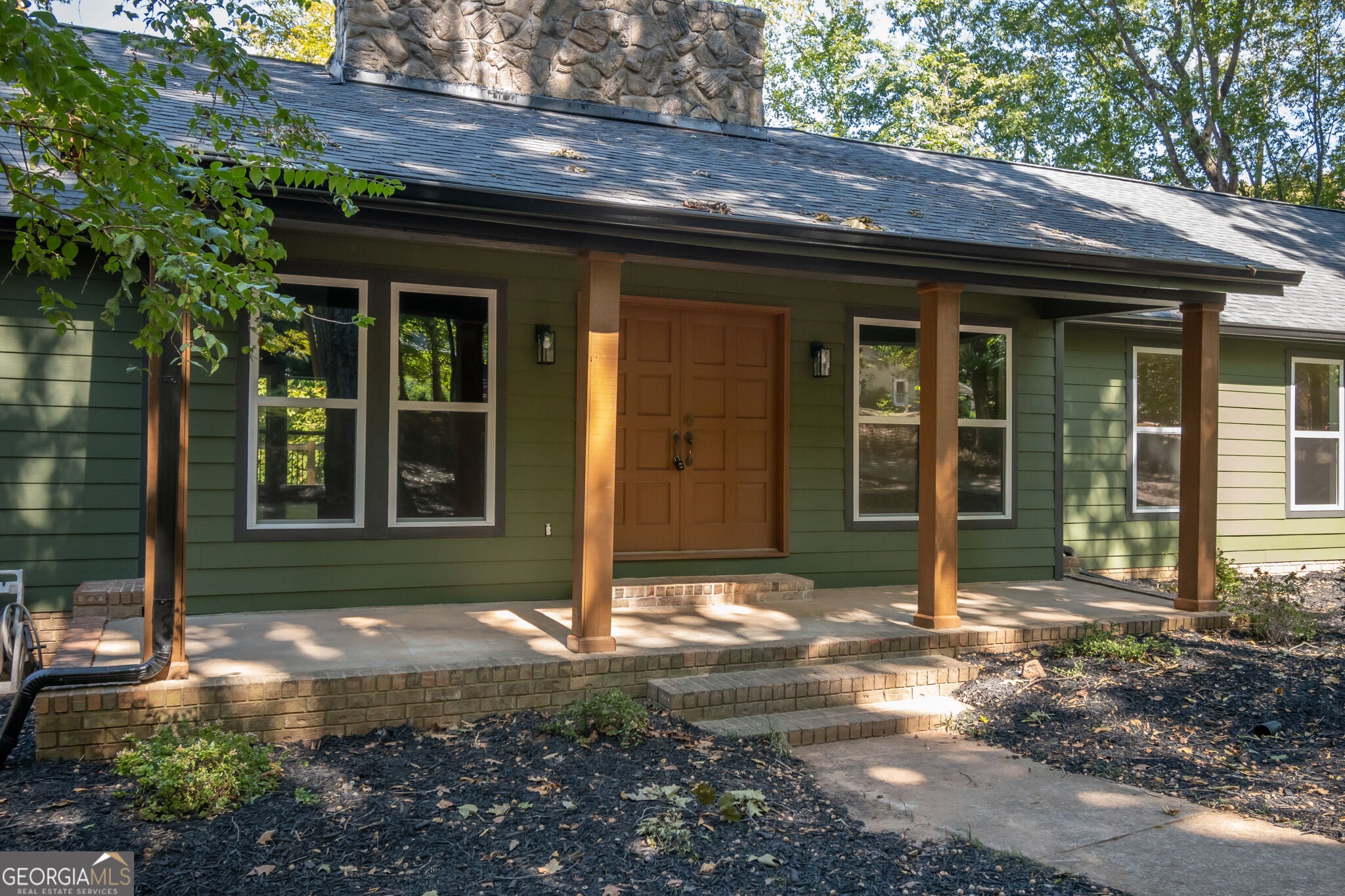 160 Lake Forest DR