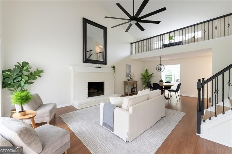 303 Roswell Green LN