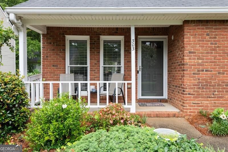 303 Roswell Green LN