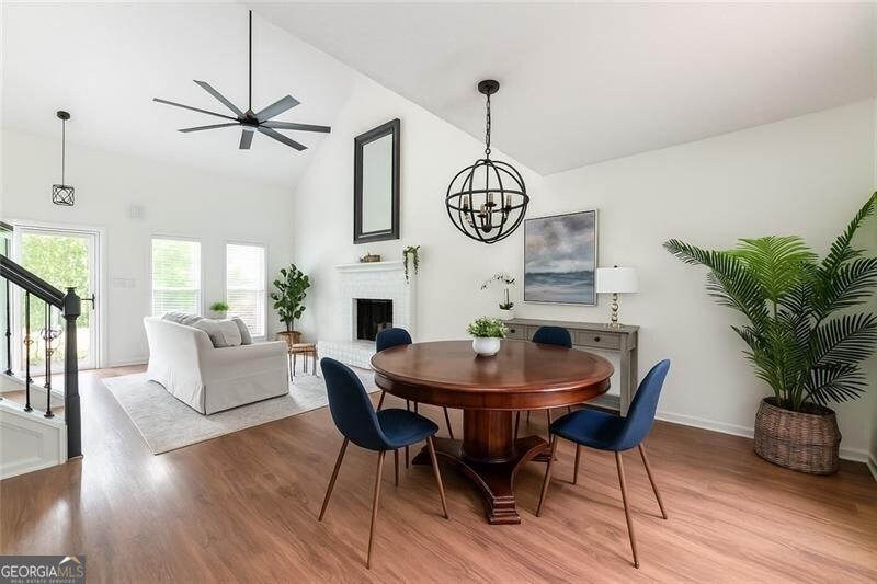 303 Roswell Green LN