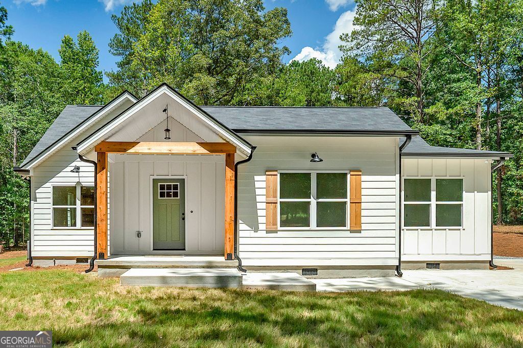 Photo of 548 Barnesville Road, Griffin, GA 30224 (MLS # 10811895)
