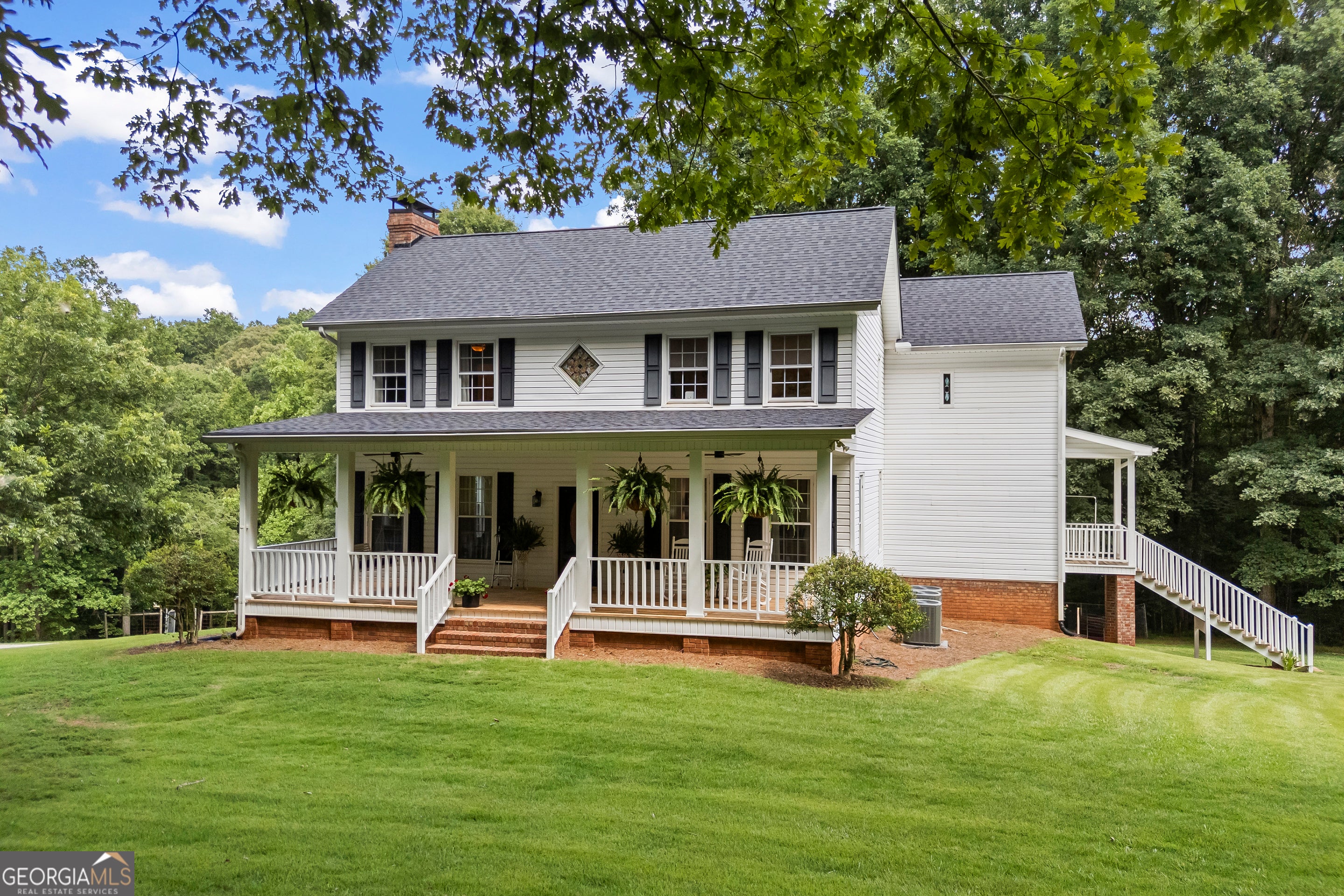 3040 Venable LN