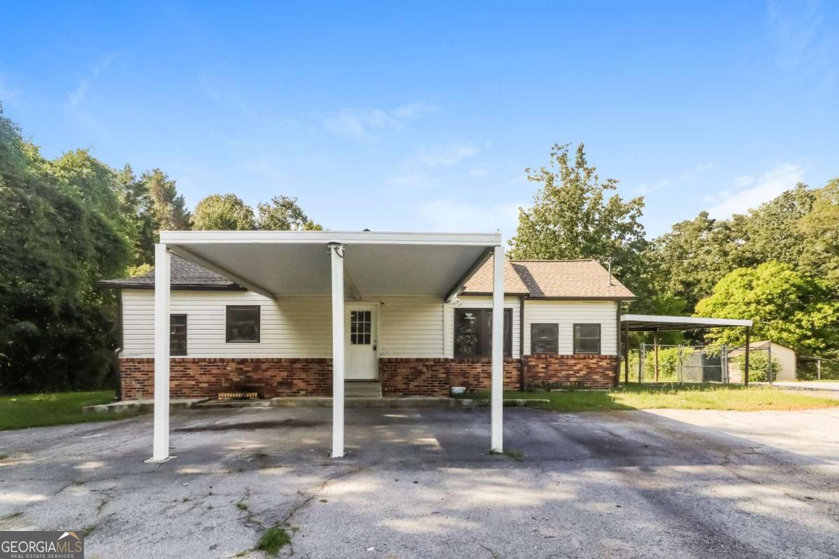HUGE 5 BED/5 BATH HOME THAT CAN EASILY BE CONVERTED TO 7+ BEDROOM! Previously a daycare, bring your contractor and make this home your dream property. EXCELLENT short term, mid term or even long term rental! This house would be perfect for PadSplit! MASSIVE ROOMS! This would be a great investment property! Come see today!