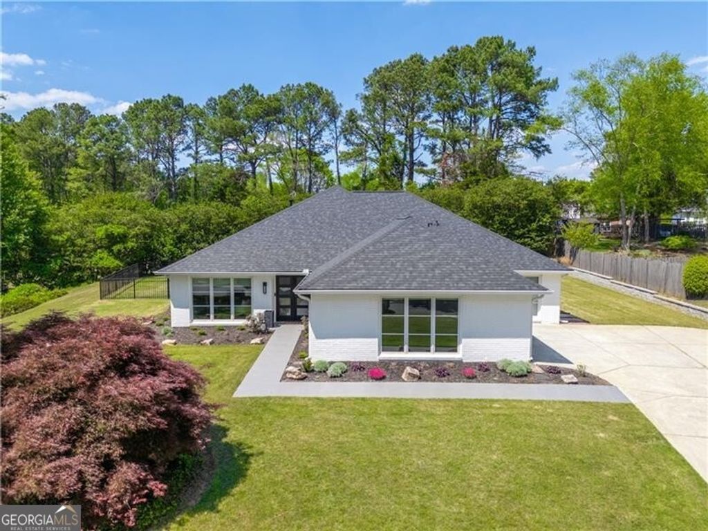 Photo of 430 Crabapple Farm Drive, Alpharetta, GA 30004 (MLS # 10739725)